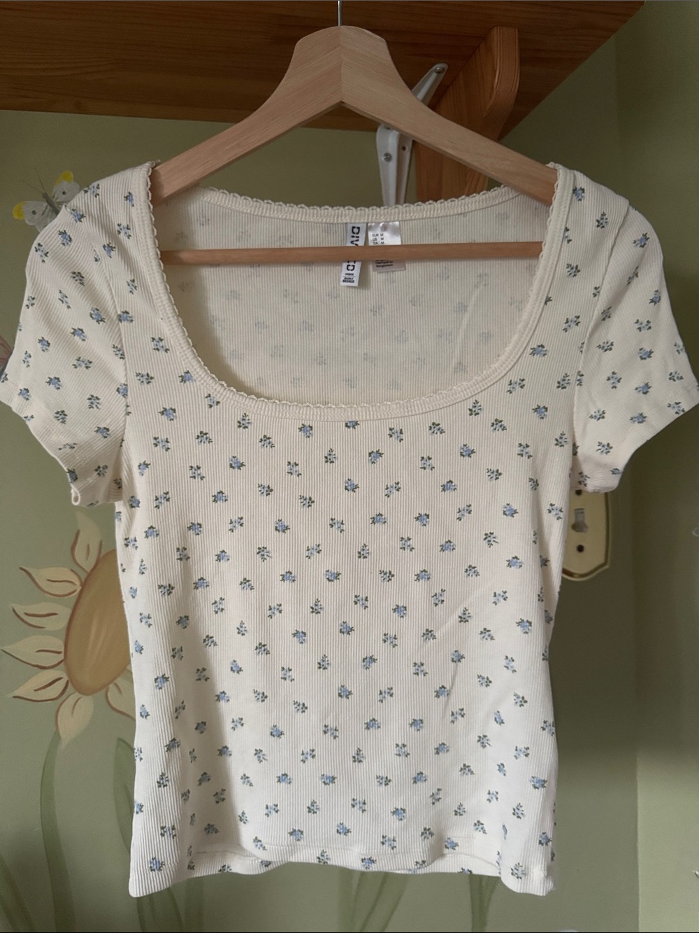 Cream Ribbed Round-Neck Tee with Blue Floral Print